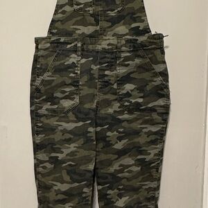 No Boundaries Green Camouflage Apparel